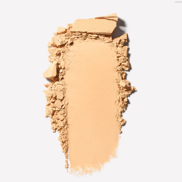 List 1 - MAC - C3 Foundation 12-hour, medium-2-full coverage, and controls oil! - Picture 4 of 5